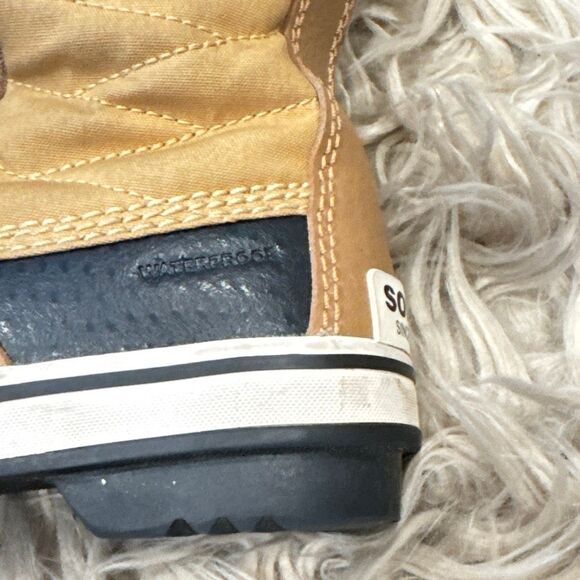 Sorel kids waterproof snow boots size 1 - Picture 8 of 10